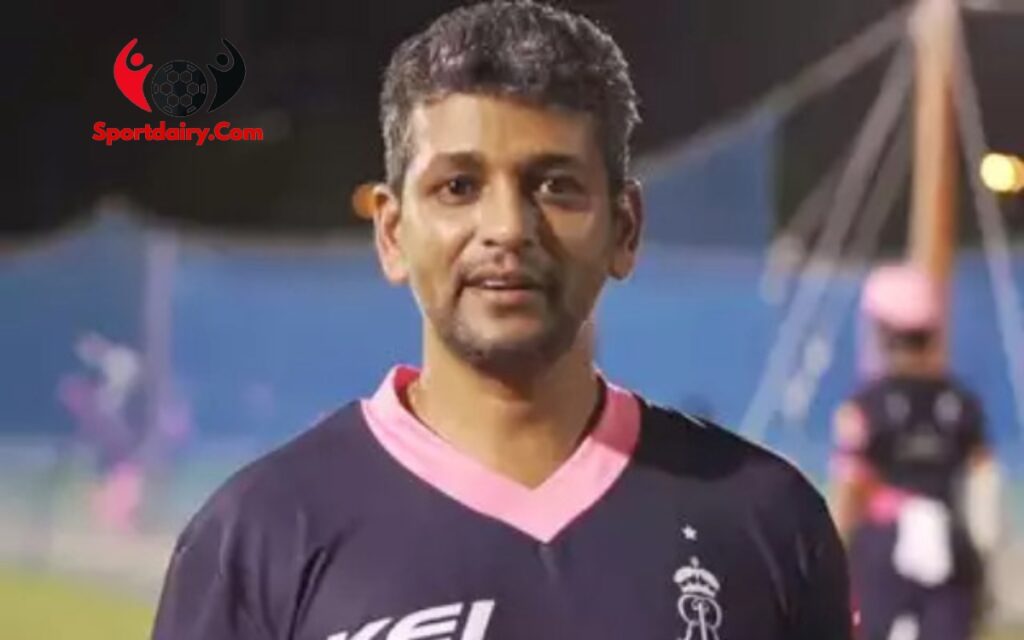 Amol Muzumdar Coach